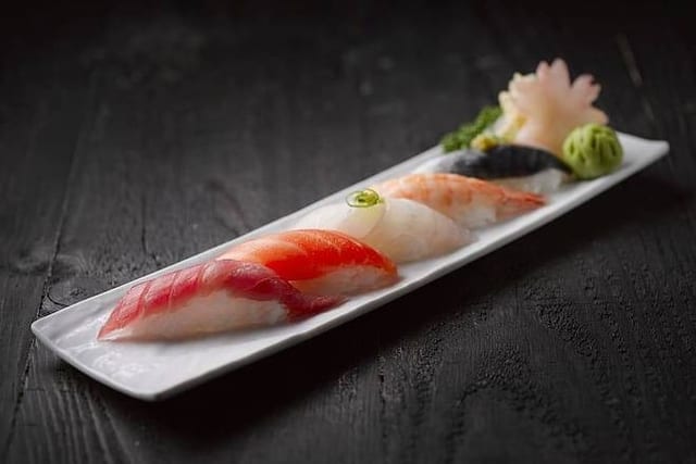 5pcs Assorted Sushi.
