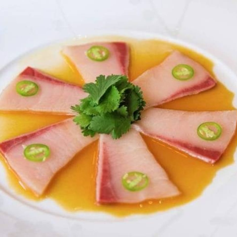 Spicy Tuna Roll: A Japanese Sushi Delight