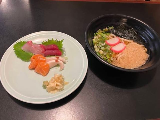 Assorted 9pc Sashimi & Tanuki Udon.